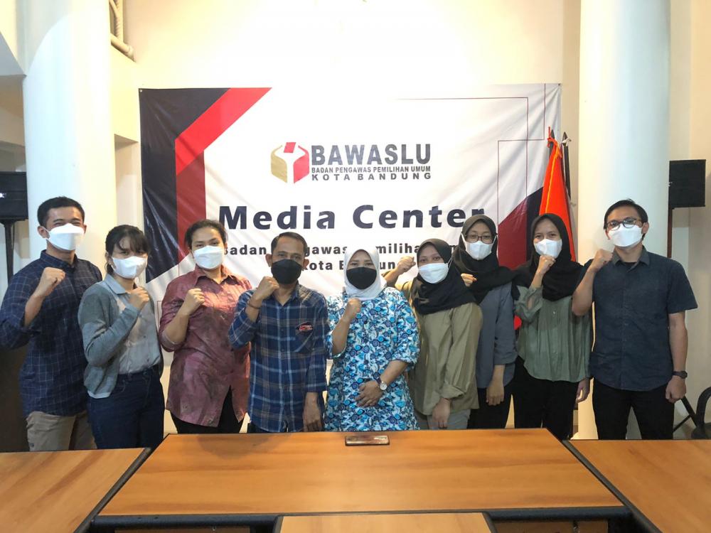 Bawaslu Kota Bandung Terima Kunjungan Tim Puslitbangdiklat Bawaslu RI