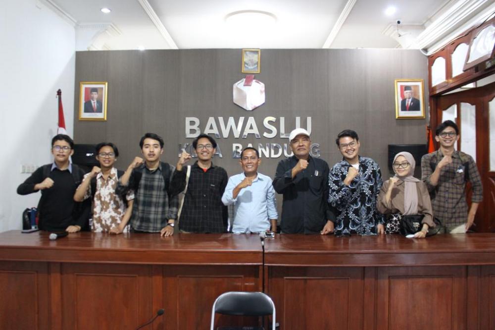 Audiensi Bersama PERMAHI, Bawaslu Kota Bandung Sampaikan Peran Penting Mahasiswa dalam Pemilu 2024