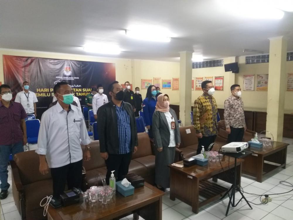 Ketua Bawaslu Kota Bandung hadiri Undangan Nobar KPU