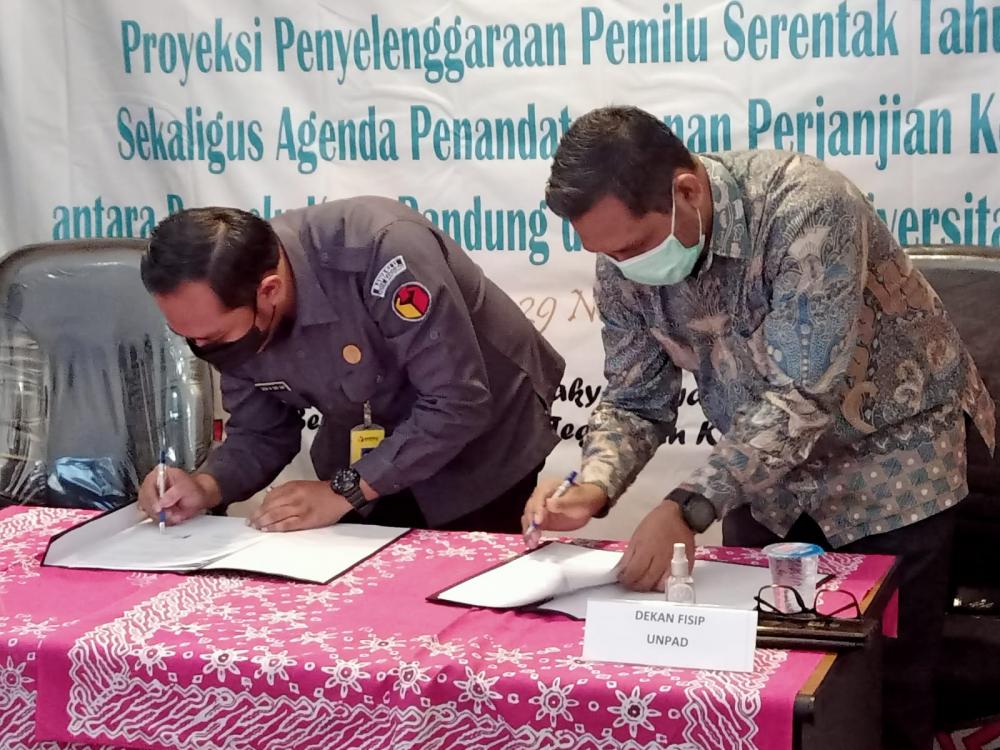 Agenda Penandatanganan MoU Antara Bawaslu Kota Bandung Dengan Fisip Universitas Padjadjaran