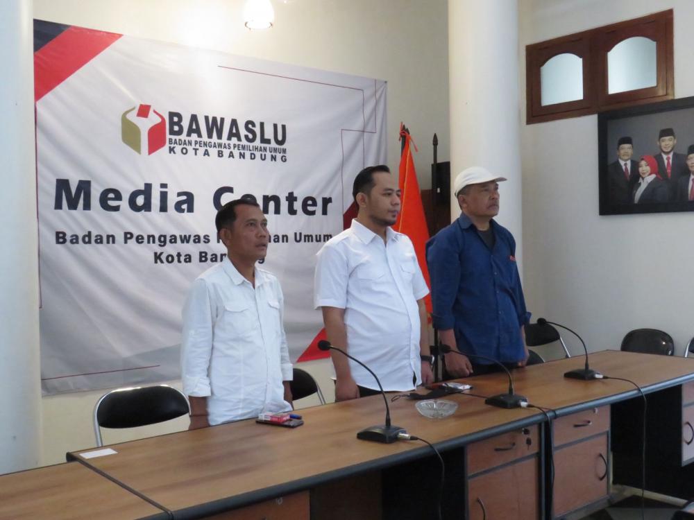 Pimpinan Bawaslu Kota Bandung Ikuti Kegiatan Rakor Pembahasan Perencanaan Program Kerja TA 2022