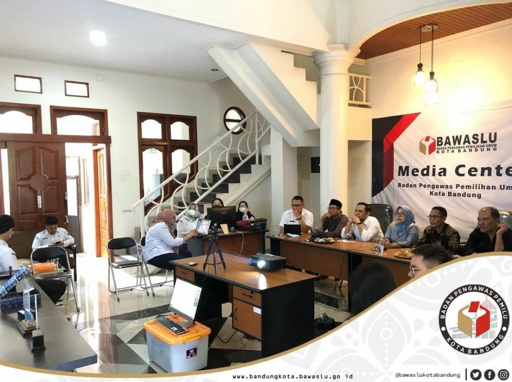 Rapat Dalam Kantor : Bawaslu Kota Bandung Bahas RAB dan NPHD Pilkada 2024