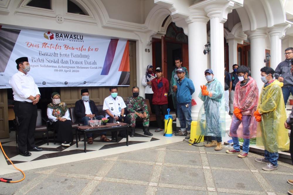 Bawaslu Kota Bandung Menggelar Bakti Sosial