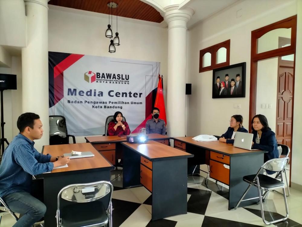 Asistensi Mahasiswa Divisi Pengawasan dan Hubal Bawaslu Kota Bandung