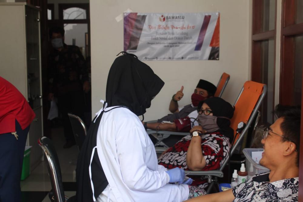 Bawaslu Kota Bandung Menggelar Kegiatan Donor Darah