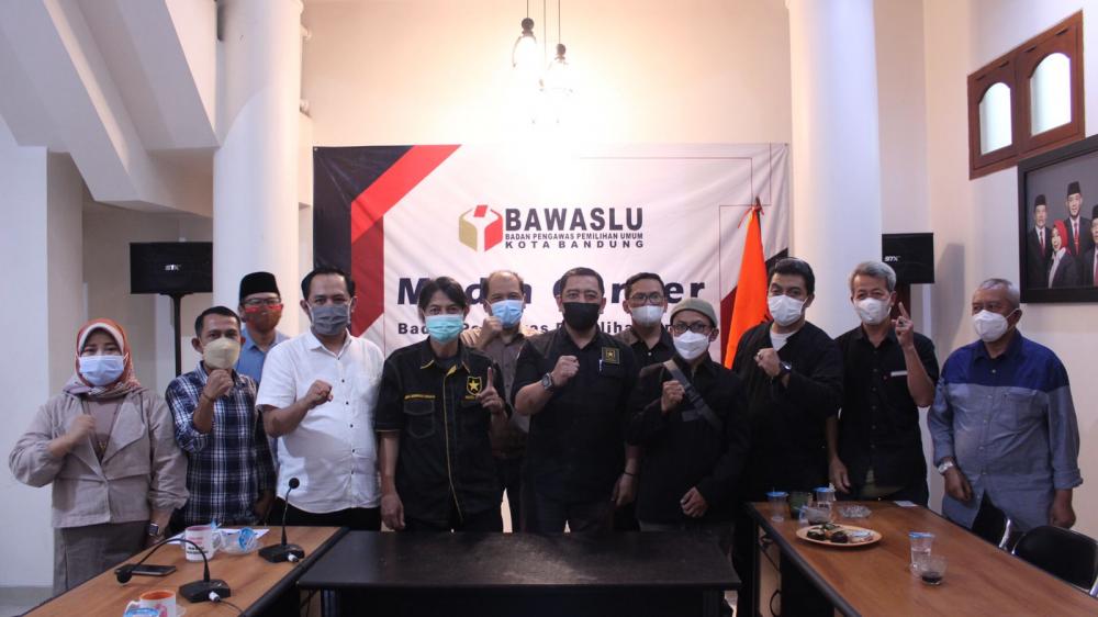 Bawaslu Kota Bandung Sambut Kunjungan Partai UMMAT Untuk Audiensi