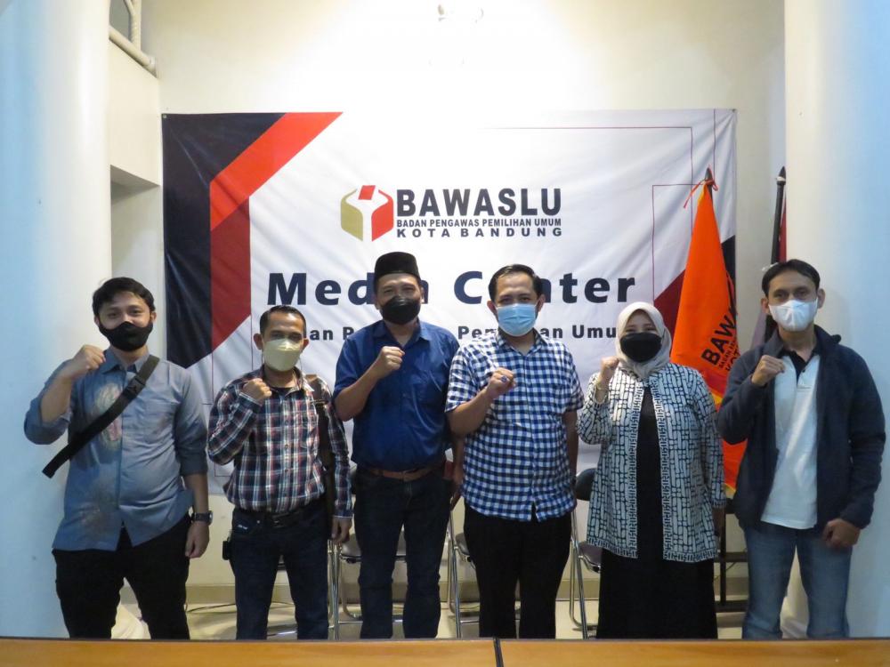 Bawaslu Kota Bandung Menerima Kunjungan Kerja Tim Penyelesaian Sengketa Bawaslu RI