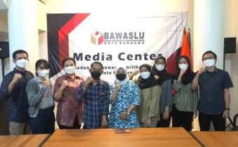 Bawaslu Kota Bandung Terima Kunjungan Tim Puslitbangdiklat Bawaslu RI