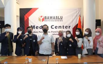 Ketua Bawaslu Kota Bandung Terima Audiensi Mahasiswa