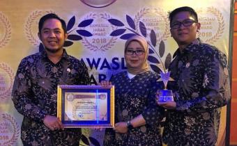 Panwaslu Kota Bandung Raih Award Kategori Penyelesaian Sengketa Terbaik Pilkada 2018