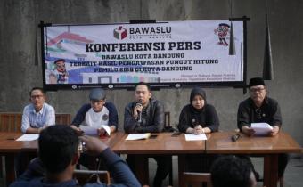 Bawaslu Kota Bandung Mengadakan Konfrensi Pers