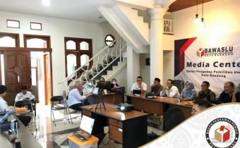 Rapat Dalam Kantor : Bawaslu Kota Bandung Bahas RAB dan NPHD Pilkada 2024